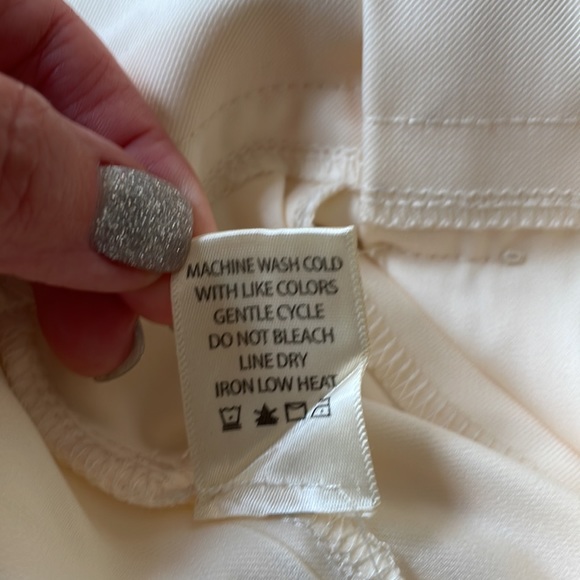 Max Studio Shorts - Picture 8 of 12